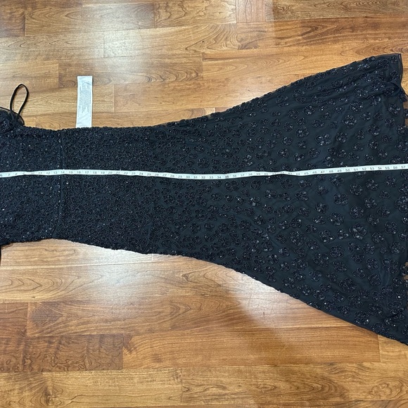 MAC DUGGAL, PETITE EMBELLISHED CAP SLEEVE GOWN. - Picture 16 of 16